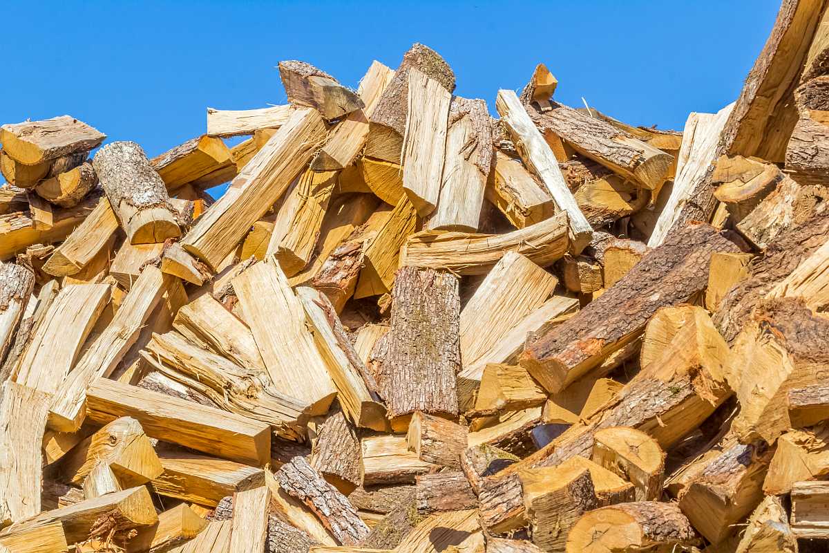 Erneuerbare Energie aus Holz mindert CO2-Emissionen und ermöglicht sichere und kostengünstige Wärmeversorgung